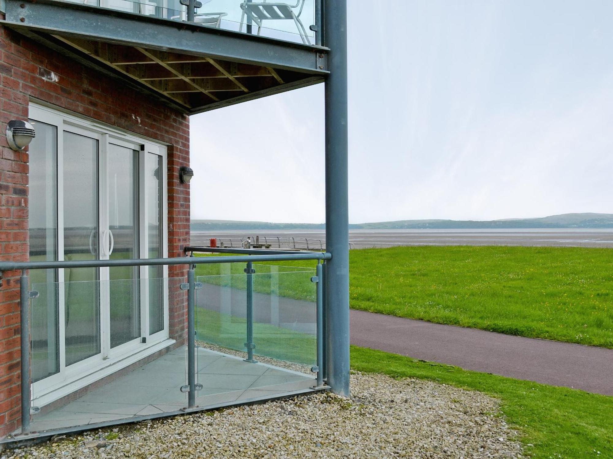Waters Edge Villa Llanelli Bagian luar foto