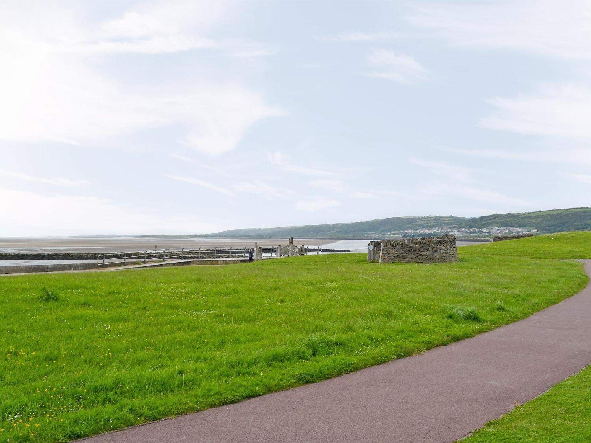 Waters Edge Villa Llanelli Bagian luar foto